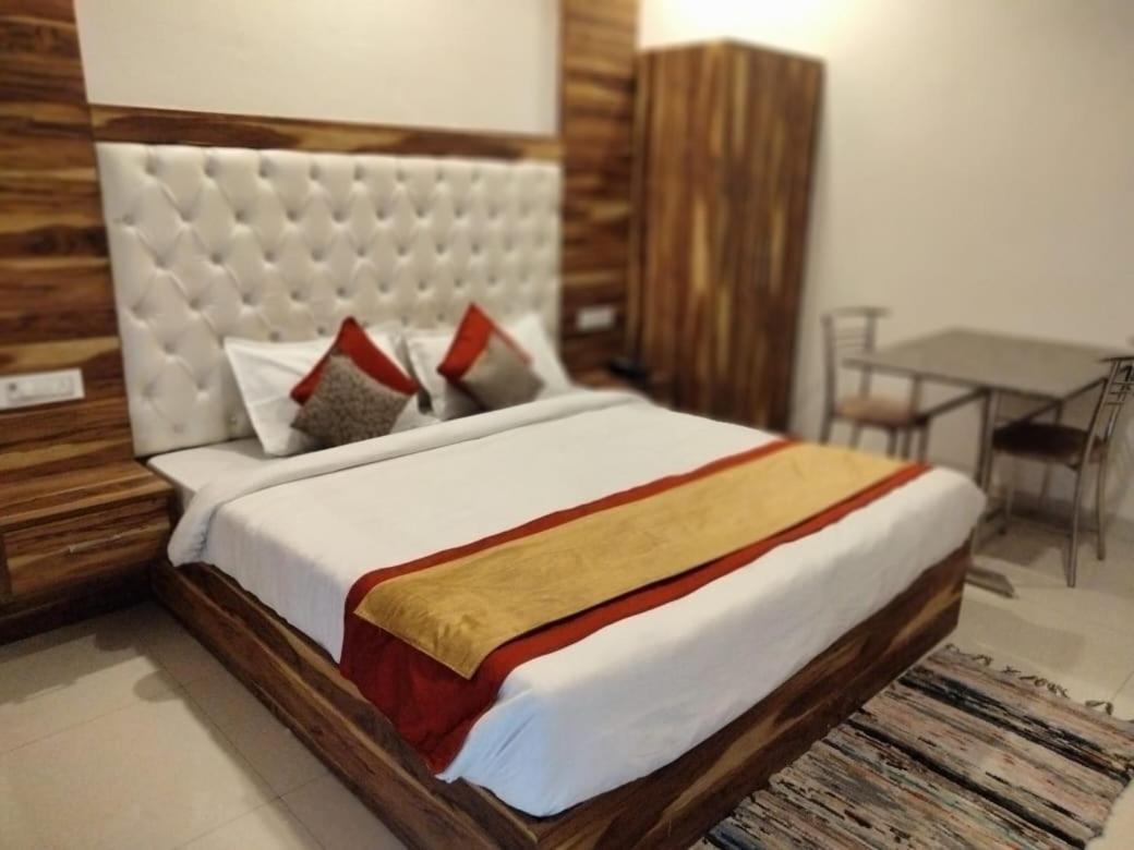 Hotel D Plaza Zirakpur Zewnętrze zdjęcie